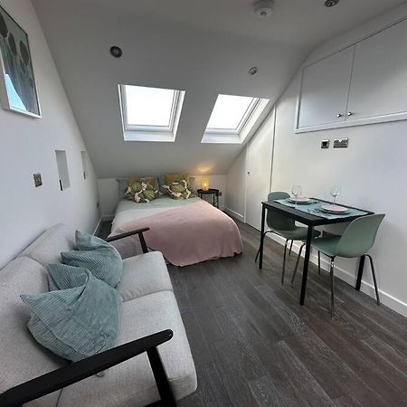 Lovely New Decor Studio - 4 The Southwell London Exterior photo