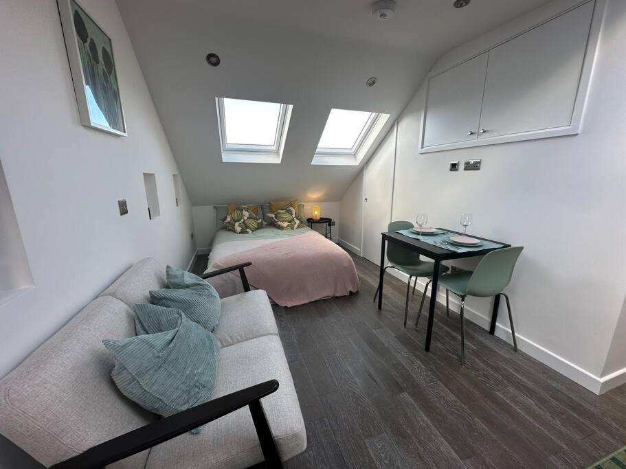 Lovely New Decor Studio - 4 The Southwell London Exterior photo