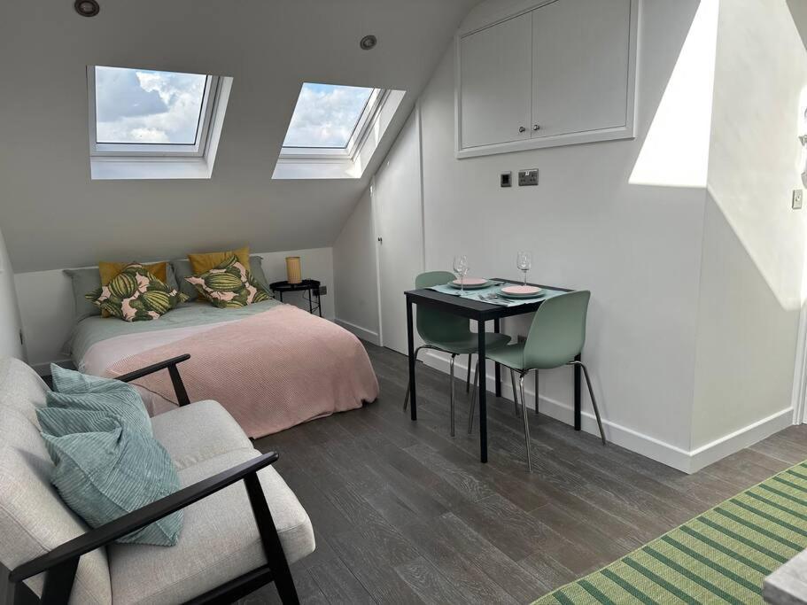 Lovely New Decor Studio - 4 The Southwell London Exterior photo