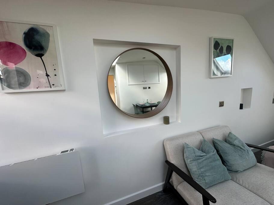 Lovely New Decor Studio - 4 The Southwell London Exterior photo